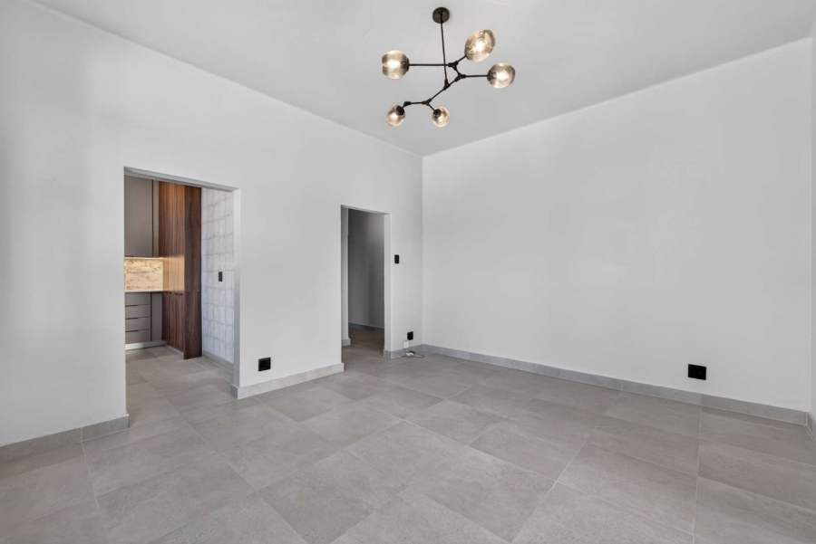 1 Bedroom Property for Sale in Sea Point Western Cape